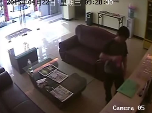 เชฟหื่นผสมอสุจิตัวเองในน้ำ วางให้พนักงานโรงแรมดื่ม