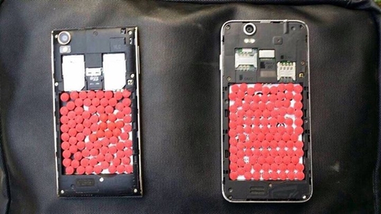 ยาบ้าซุกในมือถือ 