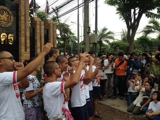 ปล่อยตัว 14 นักศึกษาดาวดิน