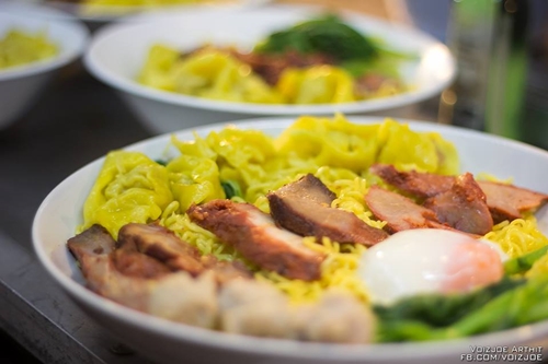 บะหมี่เฮียฮ๋ง อภิมหาบะหมี่ยักษ์ จัดหนัก 60 ก้อน จนได้ฉายาบะหมี่พ่-มึงตาย