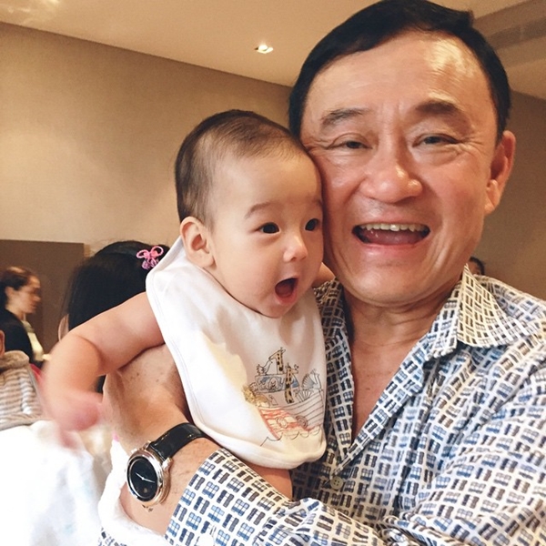 ทักษิณ ปลื้มน้ำตาปริ่ม โมเม้นท์เจอหน้าหลานตา ครั้งแรก