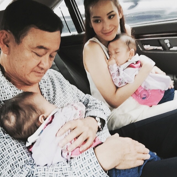 ทักษิณ ปลื้มน้ำตาปริ่ม โมเม้นท์เจอหน้าหลานตา ครั้งแรก