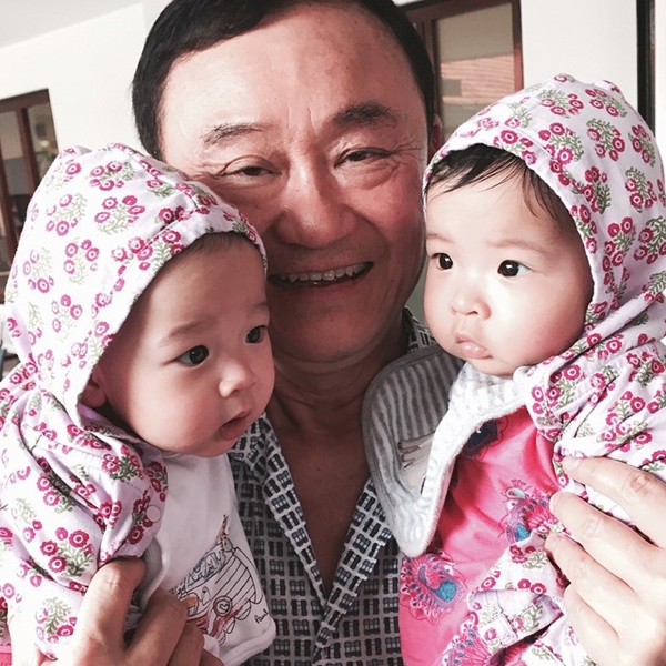 ทักษิณ ปลื้มน้ำตาปริ่ม โมเม้นท์เจอหน้าหลานตา ครั้งแรก