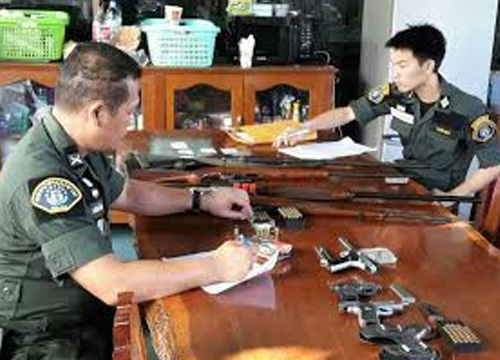 คอมมานโดบุกค้นบ้าน ไชยา สะสมทรัพย์ เร่งสอบโยงคดีอาชญากรรม