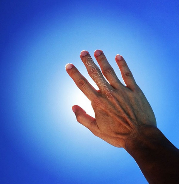 แห่แชร์ภาพชูมือขึ้นฟ้า ติดแฮชแท็กส่งกำลังใจให้ น้าต๋อย เซมเบ้