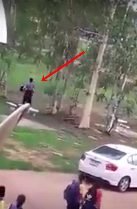 คลิป ครูตบนักเรียนหัวทิ่ม แทบล้มทั้งยืน ชาวเน็ตรุมด่ายับ