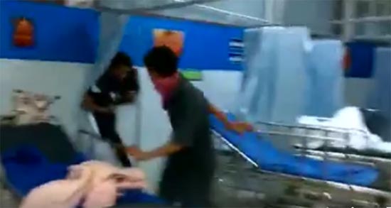 ป่าเถื่อน ! วัยรุ่นยกพวกตีกันเละในห้องฉุกเฉิน รพ.ชุมพรฯ [มีคลิป]