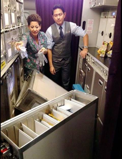 ระทึก ! เครื่องบินมาเลเซีย แอร์ไลน์ส ตกหลุมอากาศรุนแรง เคบินเละเทะ-เจ็บเพียบ