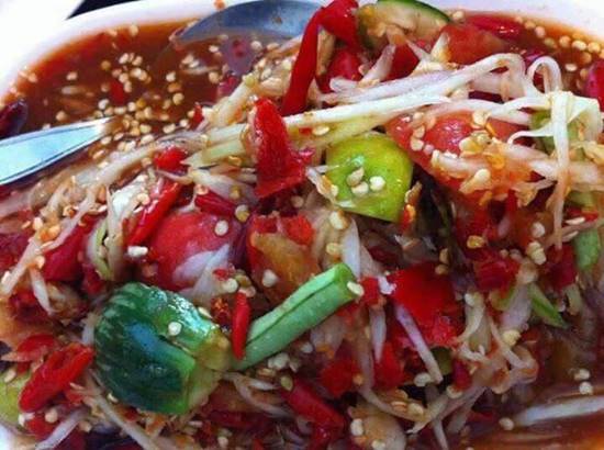 ร้านส้มตำรสเด็ดจนชาวเน็ตต้องขอแชร์.. เผ็ดลืมผัว Forget hot husband !!