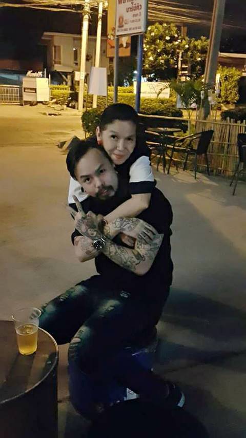 คุณยายสุดเท่ ดีดกีตาร์ครวญเพลงสากล งานนี้ชาวเน็ตขอเป็นศิษย์กันเพียบ 