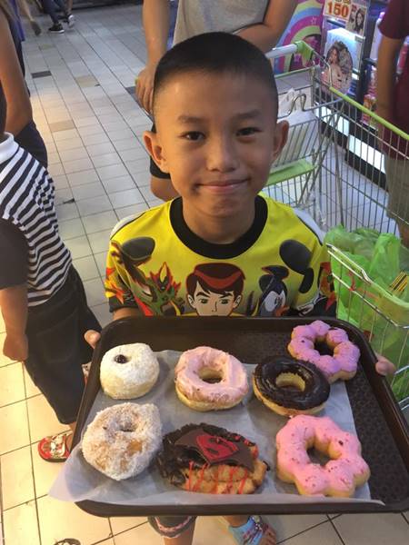 ภาคต่อ.. แม่ตาบอดพาลูกกินบุฟเฟ่ต์ปิ้งย่าง ล่าสุดมีสาวสวยใจดียื่นน้ำใจช่วยเหลือ