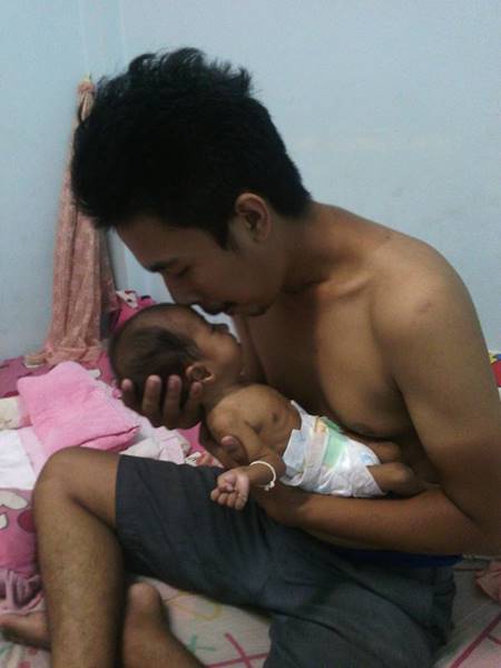 หัวอกคนเป็นพ่อ เมื่อชีวิตจะถึงทางตัน แต่ยังขอทำทุกอย่างเพื่อให้ลูกมีนมกิน