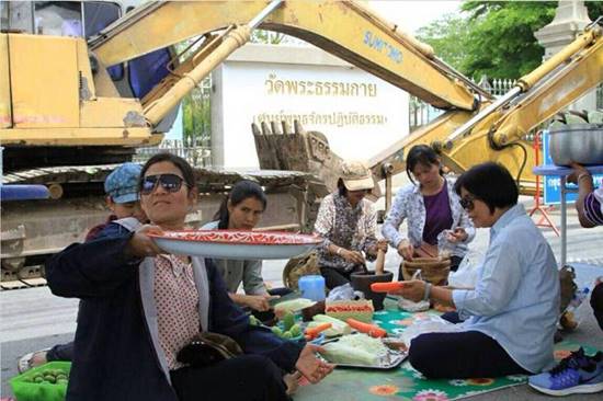 ทนายจ่อฟ้อง Trasher Bangkok ปูดภาพล้อเลียนธัมมชโย จัดปาร์ตี้จานบิน