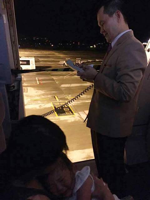 ผู้โดยสารการบินไทยโวยเหตุน้ำมันรั่ว ชี้กัปตันไม่ชี้แจง-ไม่ยอมให้ออกจากเครื่อง