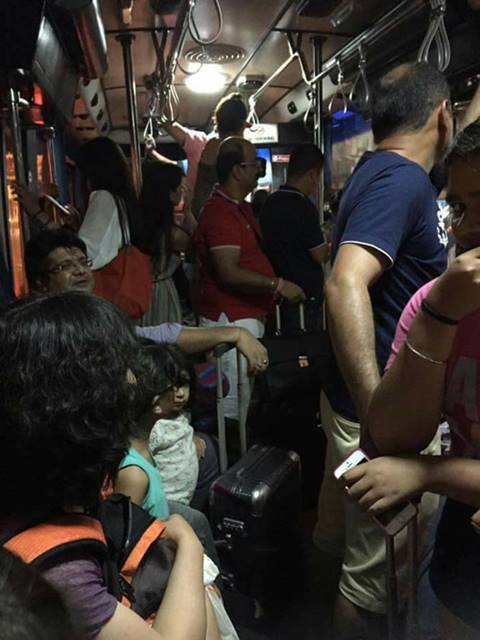 ผู้โดยสารการบินไทยโวยเหตุน้ำมันรั่ว ชี้กัปตันไม่ชี้แจง-ไม่ยอมให้ออกจากเครื่อง