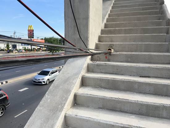 การไฟฟ้าฯ เขตบางใหญ่ รื้อถอนเสาไฟฟ้าแล้ว หลังวิจารณ์สนั่นโซเชียล