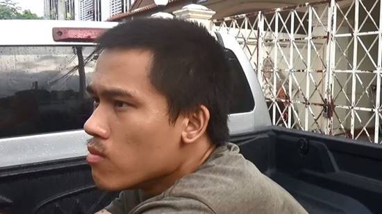 สะเทือนใจ ! แม่ถูกพ่อบีบคอดับคาเตียง ลูกไม่รู้ยังดูดนมจากศพแม่