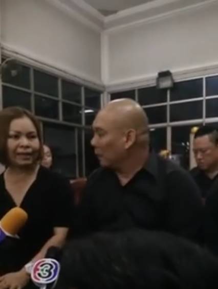 โหน่ง ชะชะช่า ร่วมงานศพคู่กรณี ยกมือไหว้ขอรับผิดชอบทุกอย่าง