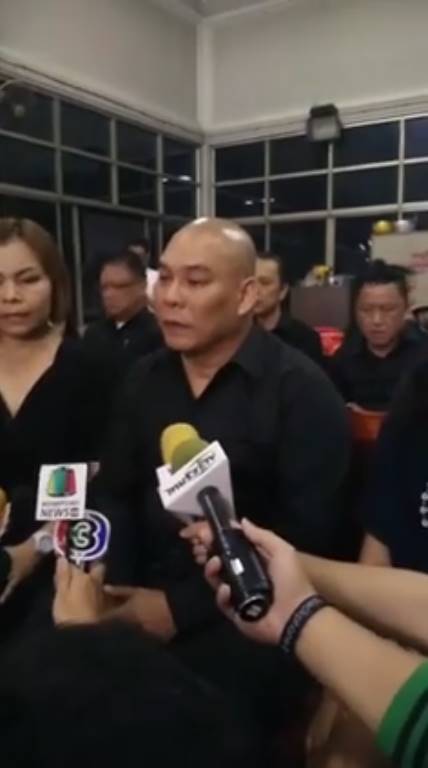 โหน่ง ชะชะช่า ร่วมงานศพคู่กรณี ยกมือไหว้ขอรับผิดชอบทุกอย่าง