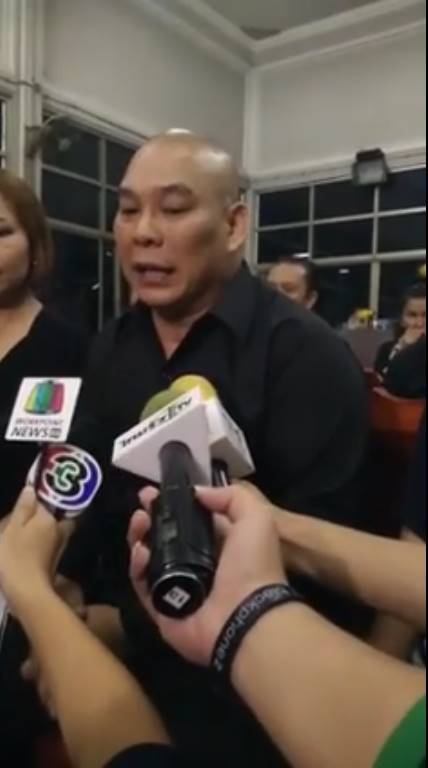 โหน่ง ชะชะช่า ร่วมงานศพคู่กรณี ยกมือไหว้ขอรับผิดชอบทุกอย่าง