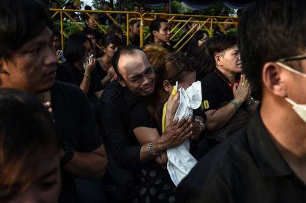 ภาพชุดประวัติศาสตร์ 14 ตุลาคม 2559 พระราชพิธีเคลื่อนพระบรมศพพ่อหลวงของชาวไทย