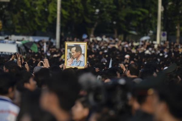 ภาพชุดประวัติศาสตร์ 14 ตุลาคม 2559 พระราชพิธีเคลื่อนพระบรมศพพ่อหลวงของชาวไทย