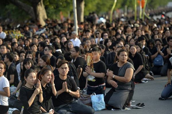 ภาพชุดประวัติศาสตร์ 14 ตุลาคม 2559 พระราชพิธีเคลื่อนพระบรมศพพ่อหลวงของชาวไทย