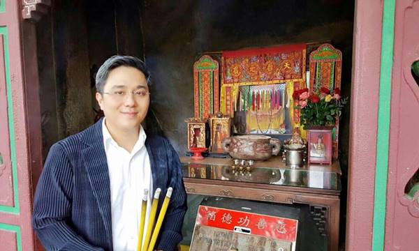 หมอช้าง ทศพร โพสต์บทสวดคู่บทโพชฌังคปริตร ชวนคนไทยสวดถวายในหลวง