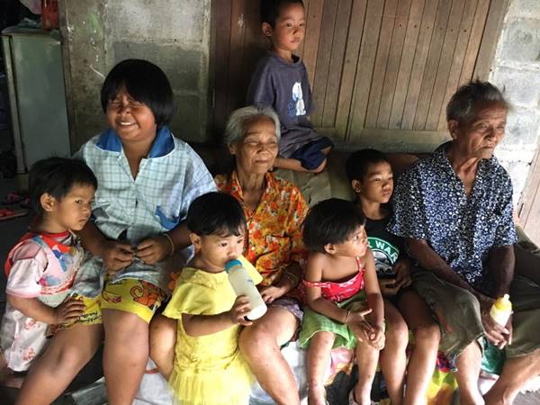 เด็กชาย 9 ขวบ ชีวิตน่าเวทนา พ่อ-แม่ติดคุก อยู่ตามมีตามเกิดจนถูกคนรังเกียจ