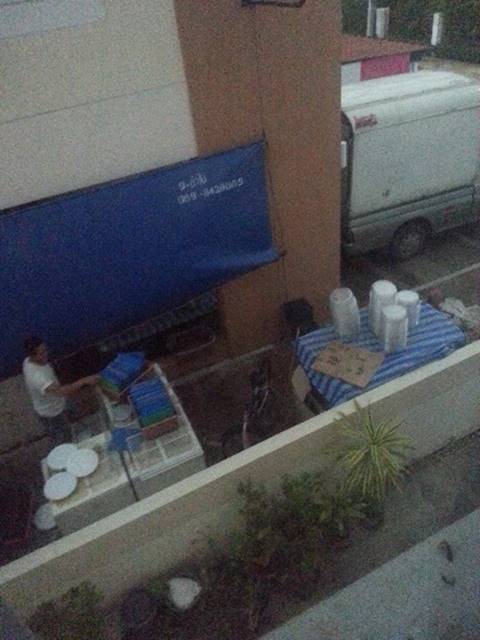 สาวโวยเพื่อนบ้านทำเค้กขาย จนแมลงสาบเข้าบ้าน พอเตือนกลับบอกให้มาซื้อบ้านสิสาวโวยเพื่อนบ้านทำเค้กขาย จนแมลงสาบเข้าบ้าน พอเตือนกลับบอกให้มาซื้อบ้านสิ