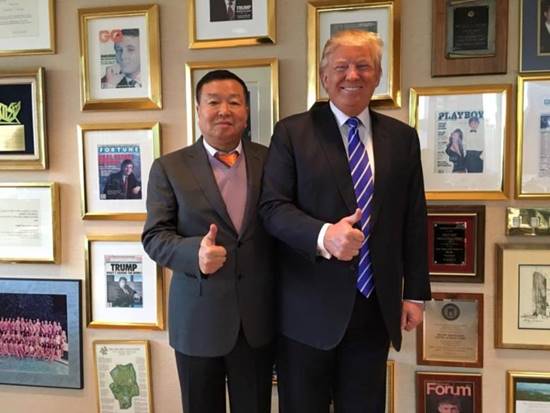 อะไรยังไง ? คนดังแชะภาพคู่ โดนัลด์ ทรัมป์