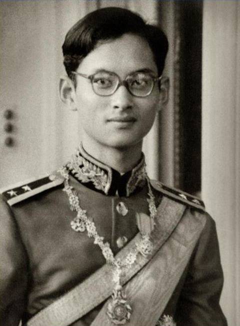 10 ภาพแห่งความทรงจำ ในหลวง รัชกาลที่ 9 ของปวงชนชาวไทย  