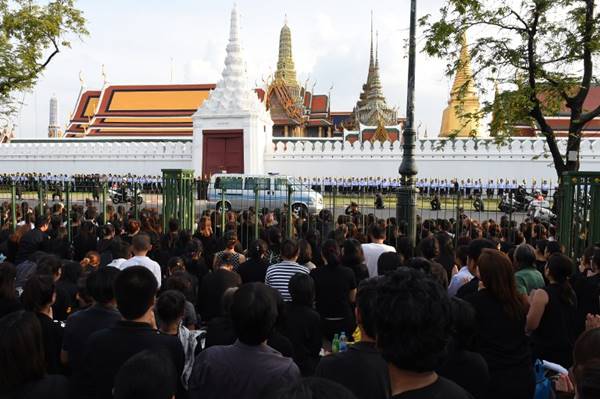 ภาพชุดประวัติศาสตร์ 14 ตุลาคม 2559 พระราชพิธีเคลื่อนพระบรมศพพ่อหลวงของชาวไทย