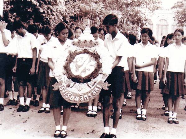 เรื่องเล่า..สมเด็จพระเทพฯ เมื่อครั้งวัยเยาว์ สมัยเรียนจิตรลดาจากสองพระสหายเรื่องเล่า..สมเด็จพระเทพฯ เมื่อครั้งวัยเยาว์ สมัยเรียนจิตรลดาจากสองพระสหาย