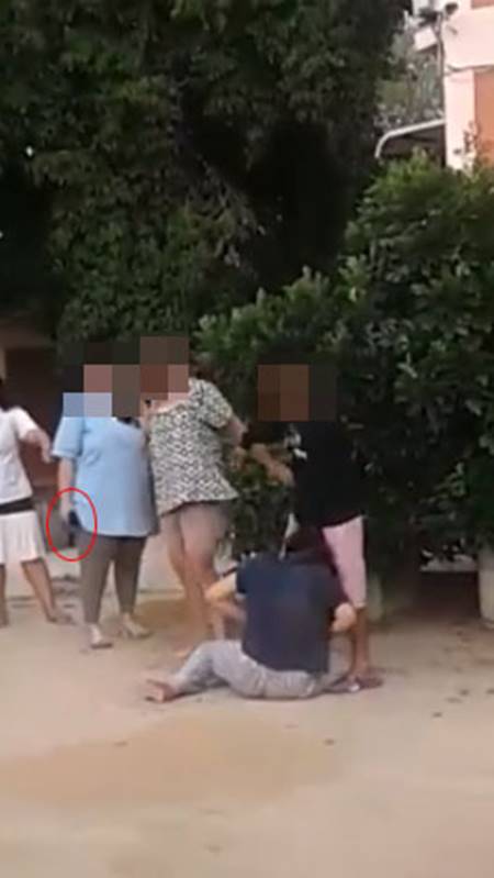 วิจารณ์สนั่น ! สาวท้องคาใจ ตบกับคู่กรณี ทำไมต้องมีคนถือวัตถุคล้ายปืนคุมเชิง