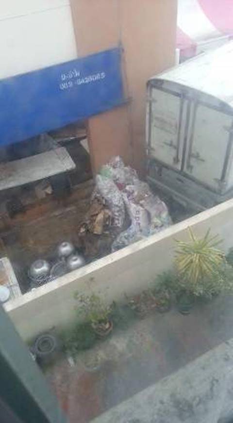 สาวโวยเพื่อนบ้านทำเค้กขาย จนแมลงสาบเข้าบ้าน พอเตือนกลับบอกให้มาซื้อบ้านสิ