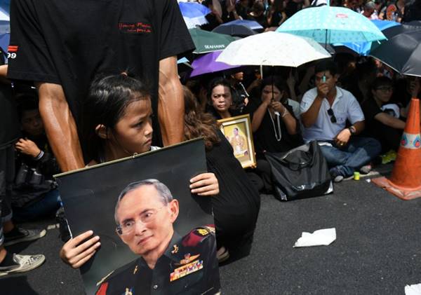 ภาพชุดประวัติศาสตร์ 14 ตุลาคม 2559 พระราชพิธีเคลื่อนพระบรมศพพ่อหลวงของชาวไทย