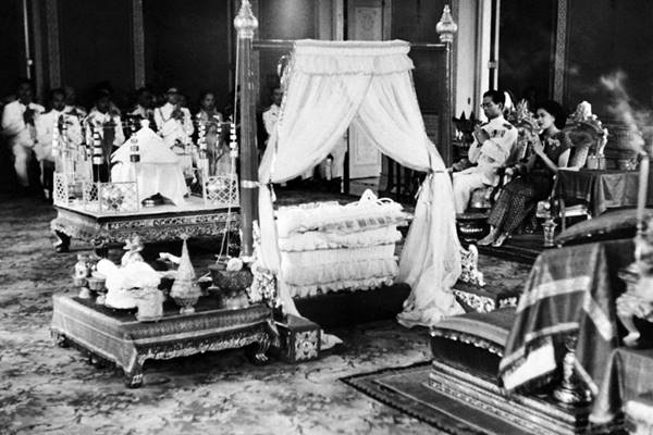 พระราชประวัติ พระบาทสมเด็จพระเจ้าอยู่หัว ภูมิพลอดุลเดช 