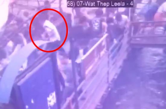 แห่ชื่นชมฮีโร่ ช่วยอพยพผู้โดยสาร เหตุเรือแสนแสบระเบิด ทั้งที่คนอื่นวิ่งหนีตาย