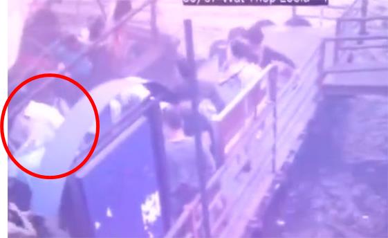 แห่ชื่นชมฮีโร่ ช่วยอพยพผู้โดยสาร เหตุเรือแสนแสบระเบิด ทั้งที่คนอื่นวิ่งหนีตาย