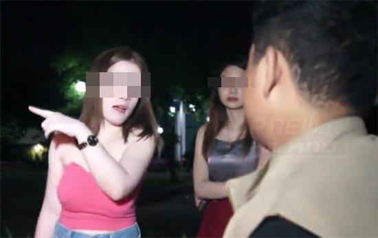 เสี่ยหึงโหด ! ขับเก๋งปาดหน้าหนุ่ม-ใช้ปืนฟาดคิ้วแตก นึกว่ามากับแฟนตัวเอง