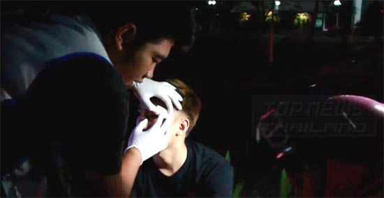 เสี่ยหึงโหด ! ขับเก๋งปาดหน้าหนุ่ม-ใช้ปืนฟาดคิ้วแตก นึกว่ามากับแฟนตัวเอง