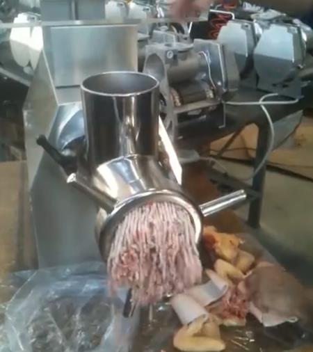 จริงหรือมั่ว !? คลิปแฉเบื้องหลังหมูบด แอบใส่เศษเนื้อ-กระดูกไก่ผสม
