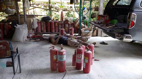  หนุ่มเซลล์แมนแอบประกอบถังดับเพลิงเอง