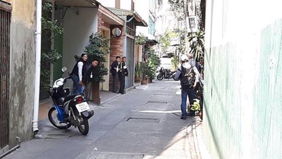 ด่วน ! 4 โจรชาวจีน บุกปล้นร้านขายปืน สามยอดพล่าซ่า-ยิงปะทะเจ้าของร้าน