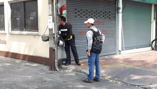 ด่วน ! 4 โจรชาวจีน บุกปล้นร้านขายปืน สามยอดพล่าซ่า-ยิงปะทะเจ้าของร้าน