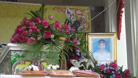 รวบแล้ว ! ฆาตกรคดีดังฆ่าน้องสโนว์ นักเรียน ม. 6 ที่แท้ฝีมือผู้ใหญ่บ้านรวบแล้ว ! ฆาตกรคดีดังฆ่าน้องสโนว์ นักเรียน ม. 6 ที่แท้ฝีมือผู้ใหญ่บ้าน 