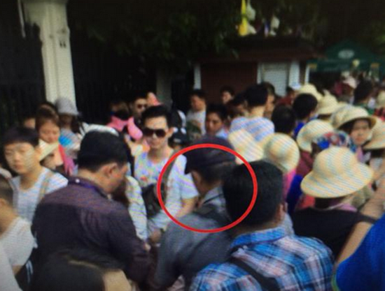 แก๊งยัดอาหารนก-หลอกนักท่องเที่ยว แถววัดพระแก้ว