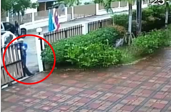 ชมชัด ๆ วินาทีคนร้ายบุกจ่อยิงประธาน กกต. ตราด ล่าสุดพ้นขีดอันตรายแล้ว (มีคลิป)