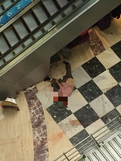 ระทึก ! ชายชาวต่างชาติตกจากชั้น 6 ห้างมาบุญครอง เสียชีวิตคาที่